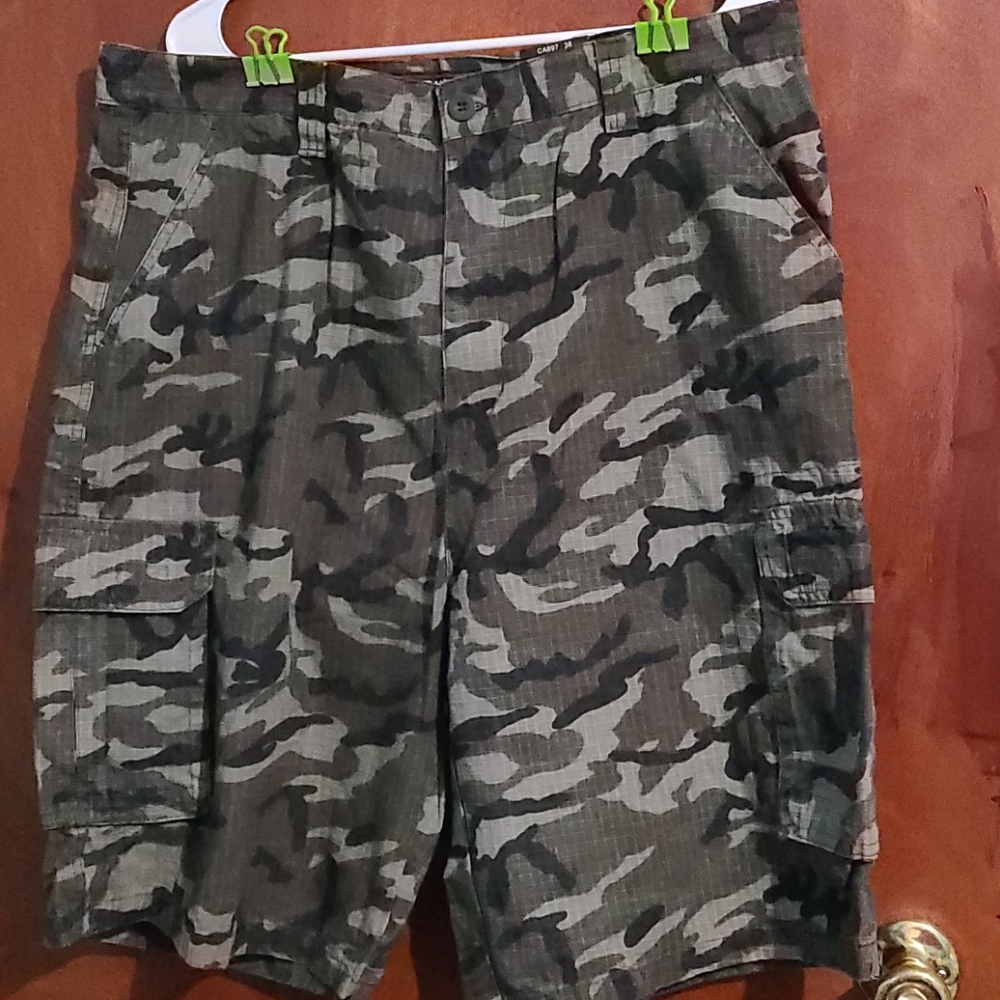 Mens camouflage cargo shorts size 38